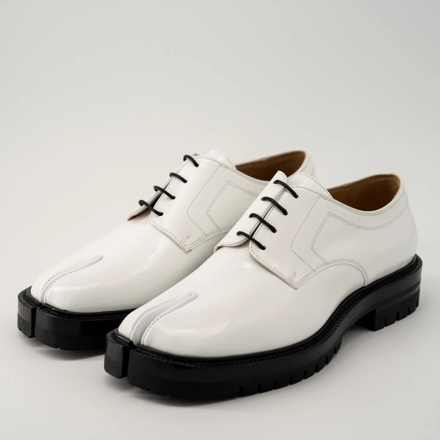 Schwarze Ankle Boots mit geteilter Spitze